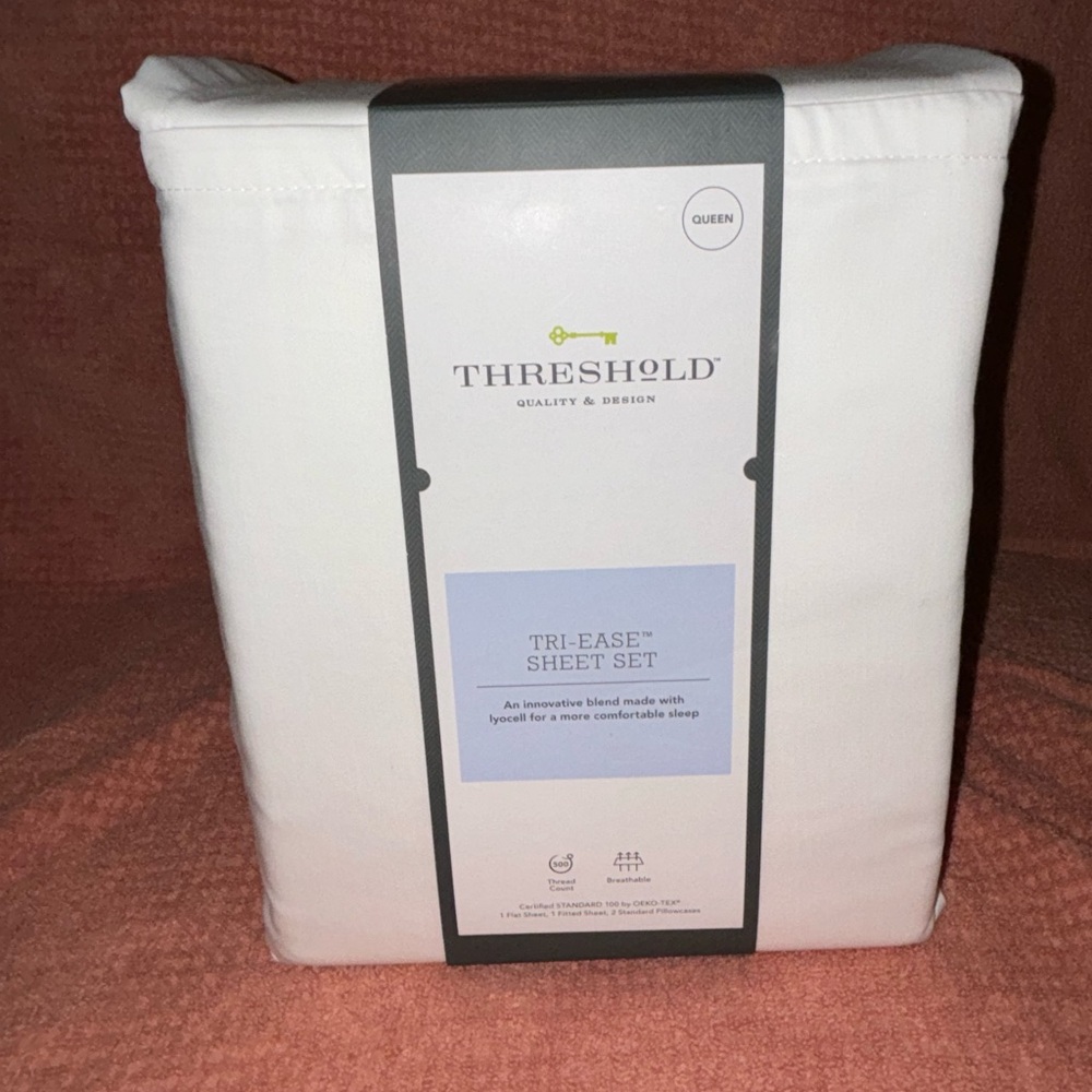 Queen Size Threshold Tri-Ease Sheet Set